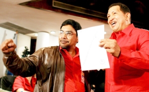 Presidente Hugo Chávez Frias y Oscar Figuera, secretario general del PCV (Foto: archivo)