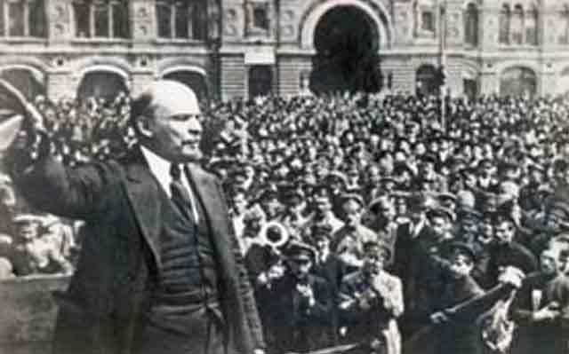 Vladimir Ilich Lenin, líder del movimiento revolucionario internacional
