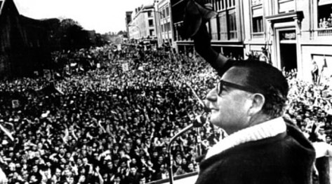 El pueblo celebra el triunfo de Salvador Allende.