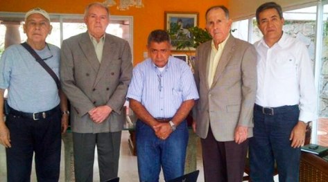 El Gral. Hernández Vásquez junto a Vivas Perdomo y otros militares retirados que emitieron un comunicado de respaldo a Vivas en 2014 | Foto: FB Aimara Pérez